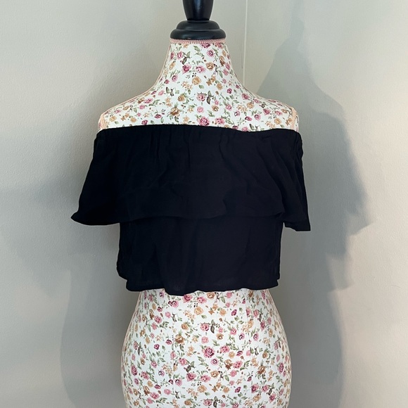 Black off the shoulder crop top - size small - Picture 2 of 3